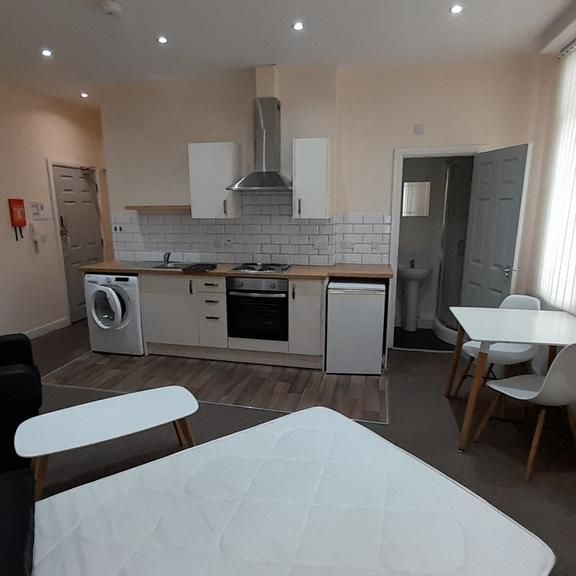 Studio to rent - Photo 1
