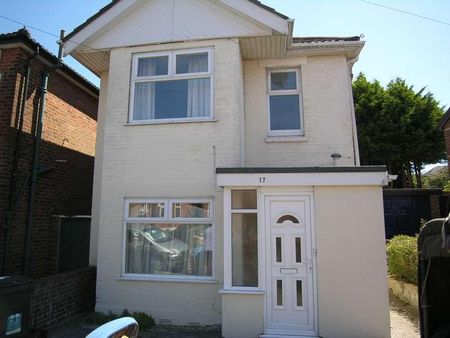 Bedroom Detached House In Winton, BH9 - Photo 3