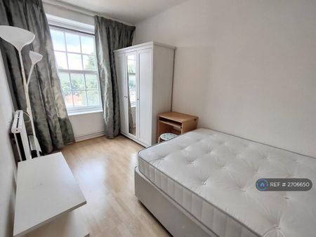 3 bedroom flat to rent - Photo 5