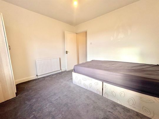 Greyhound Road, Hammersmith, W6, London - Photo 1