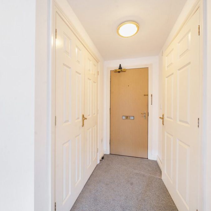 2 Bedroom Flat / Apartment - The Lamports, Alton - Photo 1