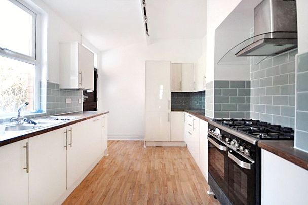 Estcourt Avenue, Headingley - Photo 1