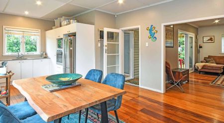 Vintage Charm Meets Modern Comfort ..... - Photo 5