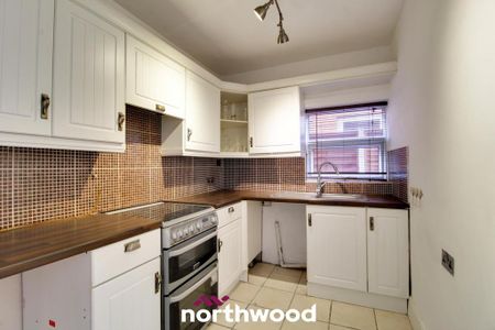 3 bedroom semi-detached house to rent - Photo 3