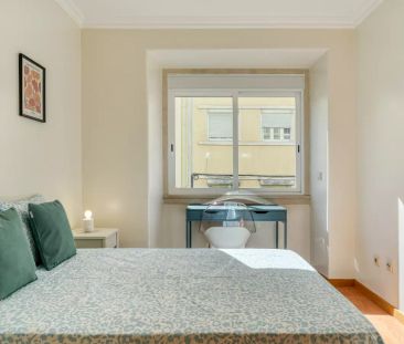 Room in a shared 4-bedroom apartment for rent in Lisbon, all bills included - Photo 2