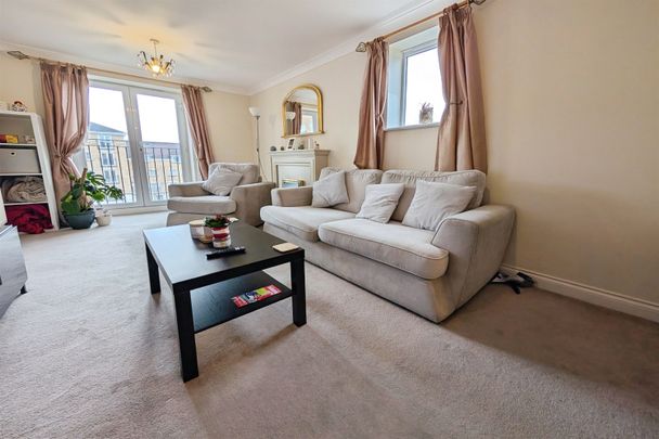 The Dell, Southampton, SO15 - Photo 1