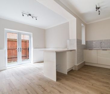 3 bedroom semi-detached house to rent - Photo 6