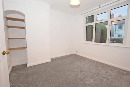 3 bedroom semi-detached house to rent - Photo 2
