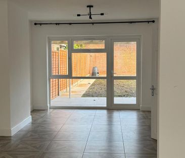 3 bedroom terraced house to rent - Photo 2