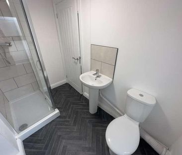 Walton Village, L4 - Photo 1