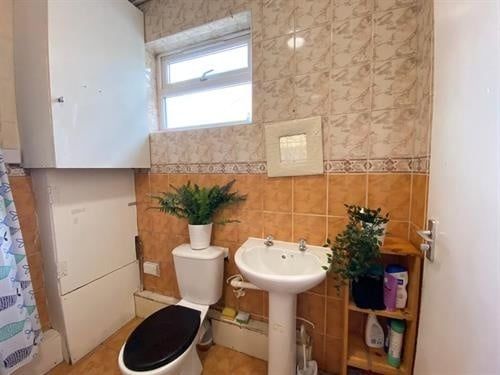 Room in a Shared Flat, Newham Way, E16 - Photo 1
