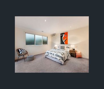 Stylish Living in Central Mitcham - Photo 2