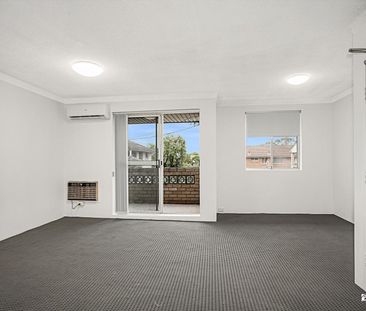 Convenient Living in the Heart of Penrith - Photo 3