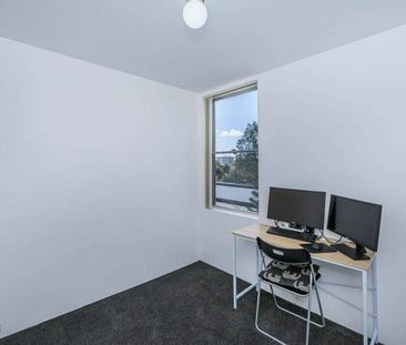 SPACIOUS & FURNISHED APARTMENT - Photo 6