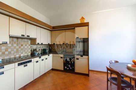 ANCIENT CHARM AND MODERN COMFORT: ELEGANT 4.5-ROOM APARTMENT WITH LAKE VIEW - Photo 2