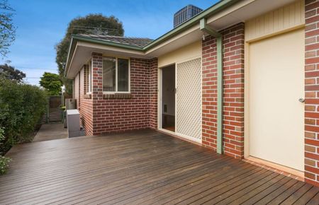 9 Eden Avenue, Watsonia VIC 3087 - Photo 4