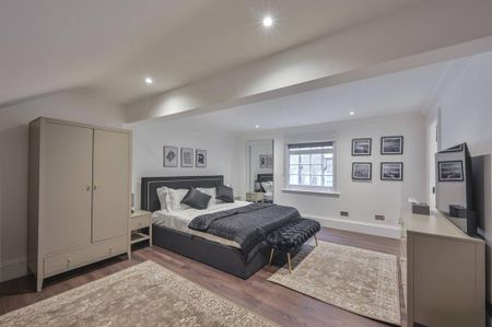 3 bedroom mews to rent - Photo 2