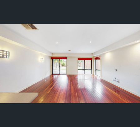33 Stagecoach Boulevard, South Morang, Vic 3752 - Photo 3