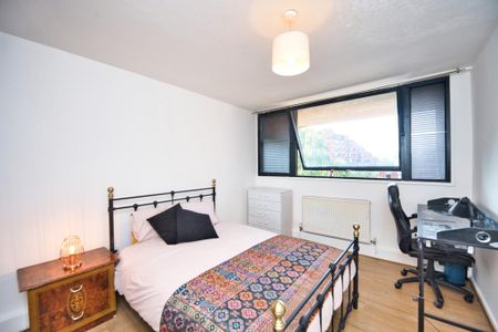 1 bedroom in a flat share to rent - Photo 4