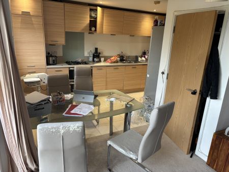 3 Bed link detached house to let in Waterstone Park, Greenhithe - Photo 4