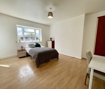 Rooms Available in Professional Houseshare in Angel N1 - Photo 4