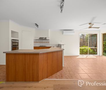 112 Harrington Drive, Narre Warren South VIC 3805 - Photo 6
