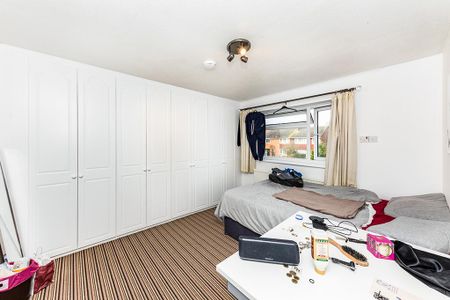 5 bedroom semi-detached house to rent - Photo 3