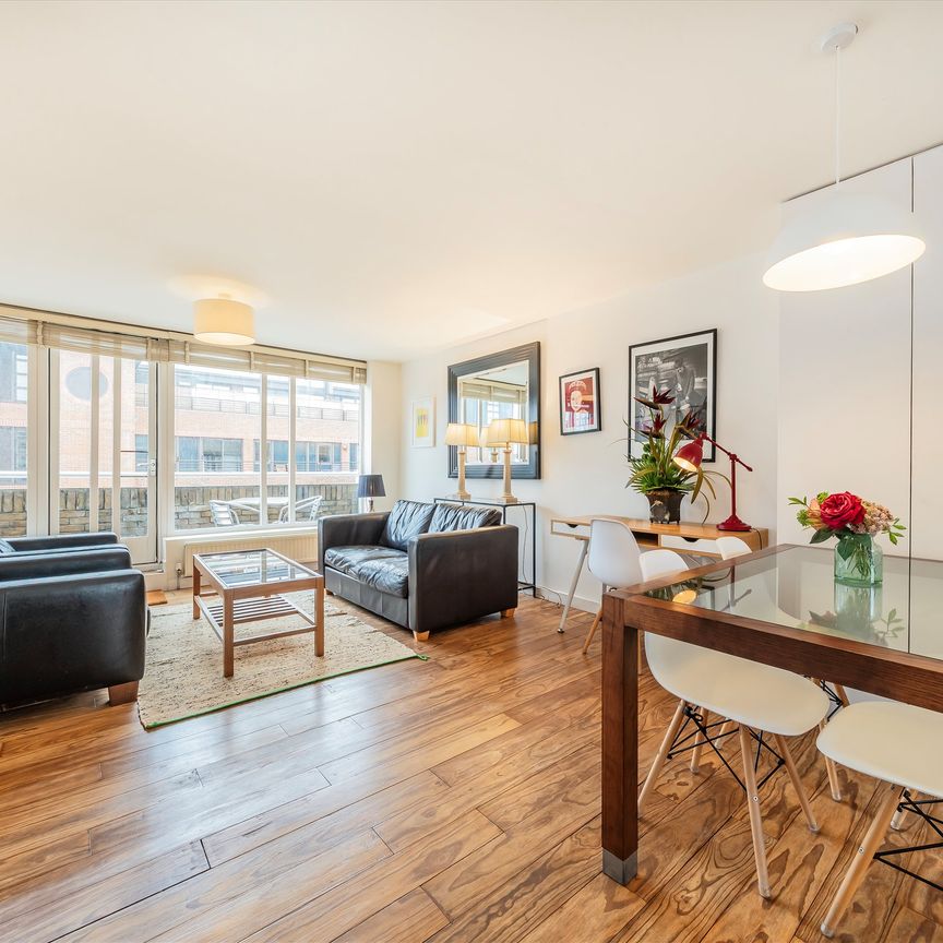 Chesterton Square, London, W8, London - Photo 1