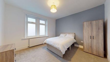 1 bedroom in a house share to rent - Photo 3
