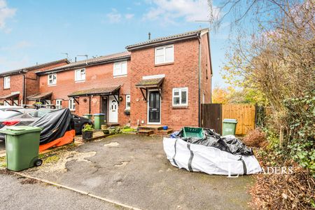 2 bedroom house to rent Kingslea, Horsham, West Sussex, RH13 - Photo 2