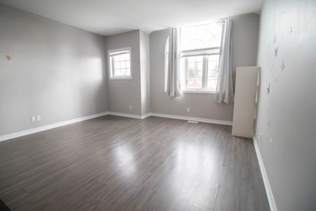 **ALL UTILITIES INCLUDED** Student Room For Rent in St. Catharines!! - Photo 3