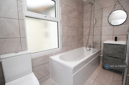 4 bedroom terraced house to rent - Photo 3