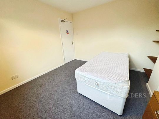 1 bedroom in a house share to rent - Photo 1