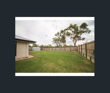 MODERN FAMILY HOME! - Photo 6