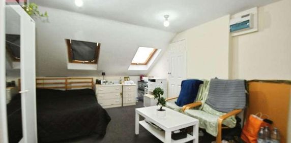 Cecil Road, Hounslow, TW3 - Photo 2