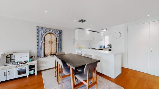 2/5 Burgess Street, Hawthorn, Melbourne - Photo 1