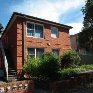 TWO BEDROOM UNIT IN CENTRE OF HURSTVILLE - Photo 2