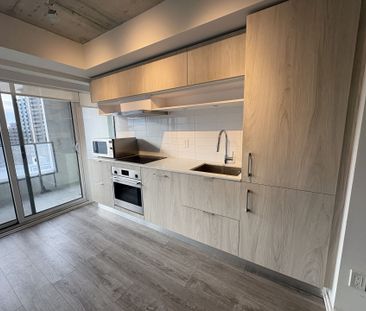 For Lease - 8 Hillsdale Avenue Unit# 826, Toronto, Ontario - Photo 1