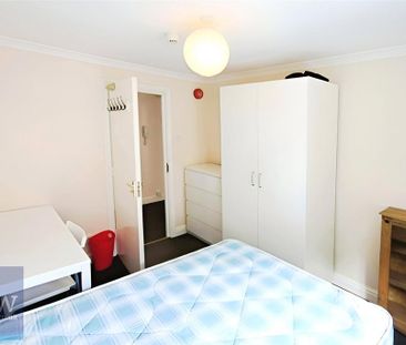 4 bedroom flat to rent - Photo 6