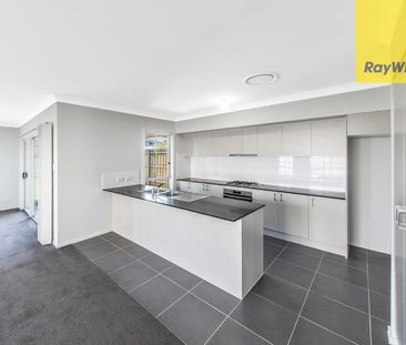 NEAR NEW LARGE HOME IN NEW ESTATE AREA! READY TO MOVE IN! - Photo 4