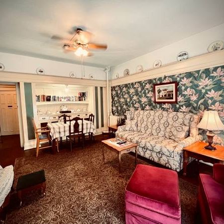 SUITES OFFERED IN HISTORIC ARUNDEL MANSIONS HOTEL BUILT IN 1912 - Photo 4