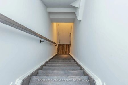 Condo Townhouse For Lease | N9261185 - Photo 2