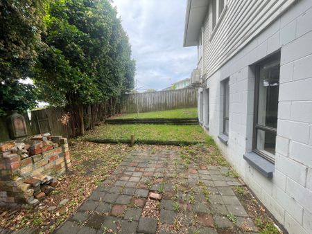 Large Family Home - Photo 3