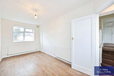 4 bedroom semi-detached house to rent - Photo 4