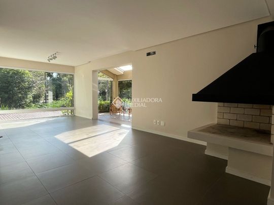 Casa em Condomínio com 4 quartos e 250m² para alugar em Reserva da Serra, Canela. - Photo 1