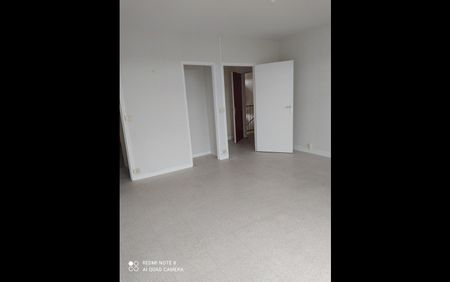 Location Appartement 3 pièces 63 m² Le Blanc - Photo 2