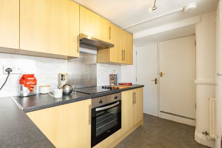 Room 2 - Photo 4