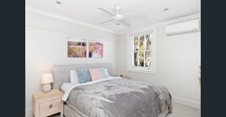 Character Filled Harbourfront Living - Photo 3