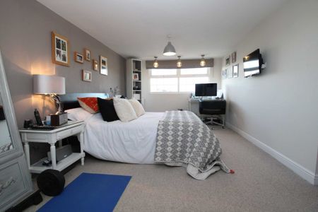 4 bed Semi Detached for rent - Photo 4