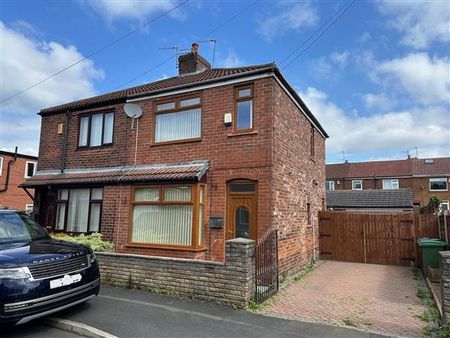 2 Bedroom Semi-Detached House For Rent in Farm Street, Oldham - Photo 2